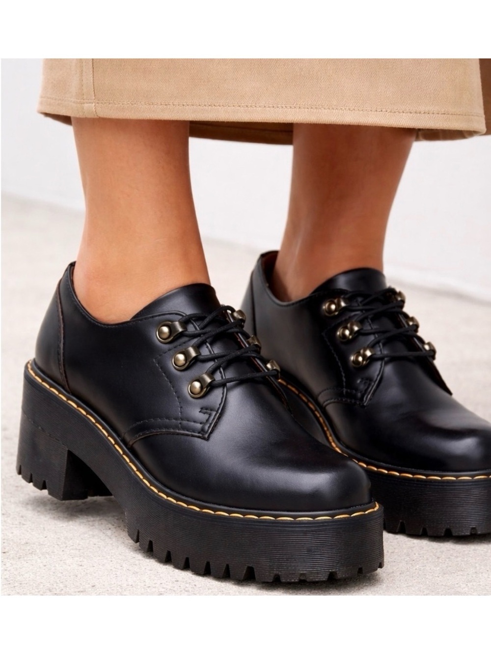 NIB Dr. Martens Leona Lug Sole Platform Derby Black Leather Sz 9